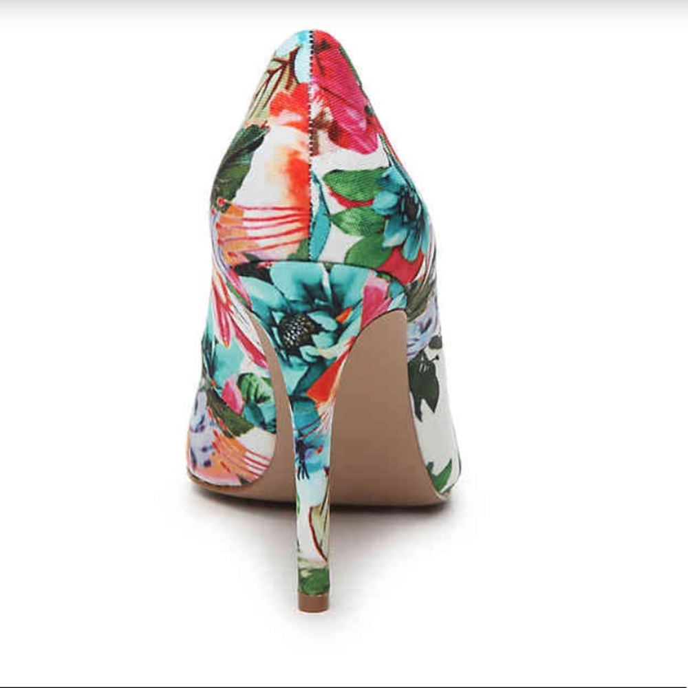 Jessica Simpson Pointed Floral Pumps ๐บ - Picture 4 of 8